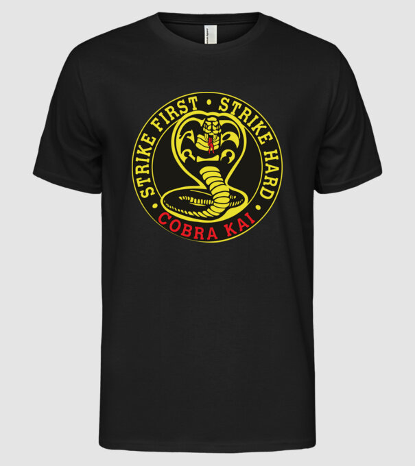 Strike first strike hard logo model negru pe tricou