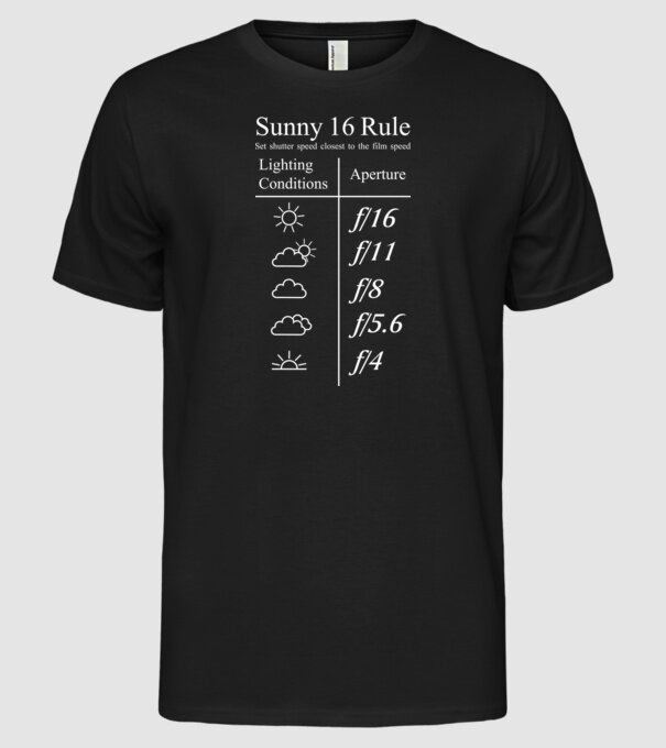 Sunny 16 Rule model negru pe tricou