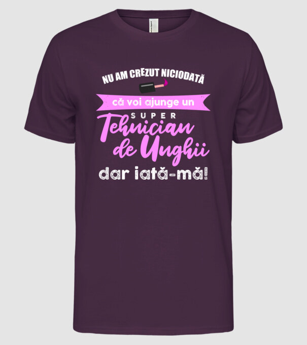 nu am crezut niciodată că voi ajunge un super tehnician de unghii, dar iată-mă D2759966 model mov pe tricou