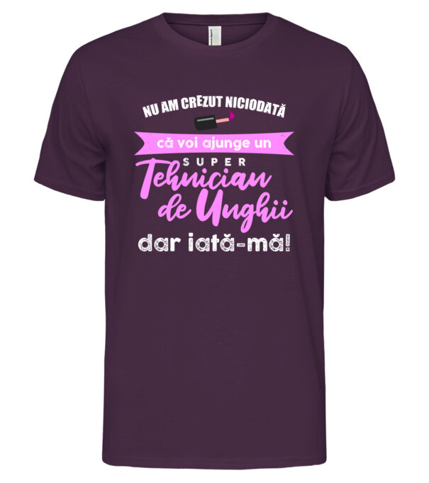  model  pe tricou