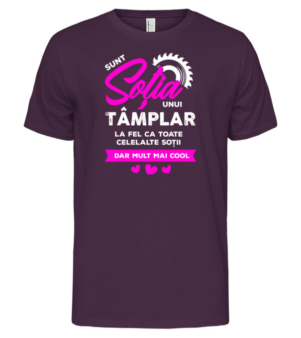  model  pe tricou