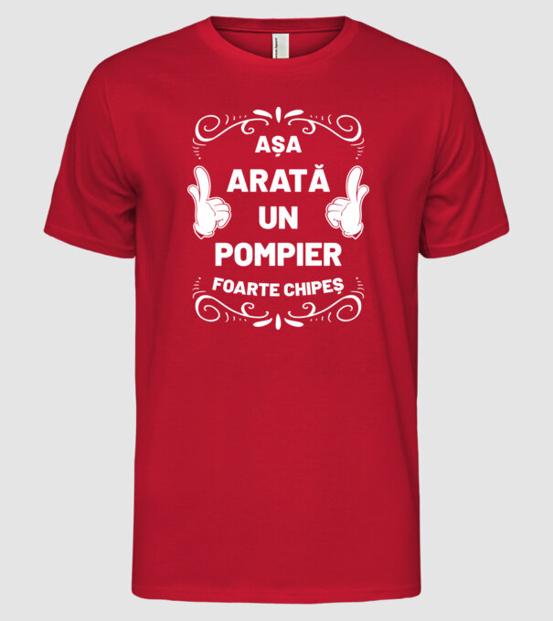 Așa arată un pompier foarte chipeș model roșu pe tricou