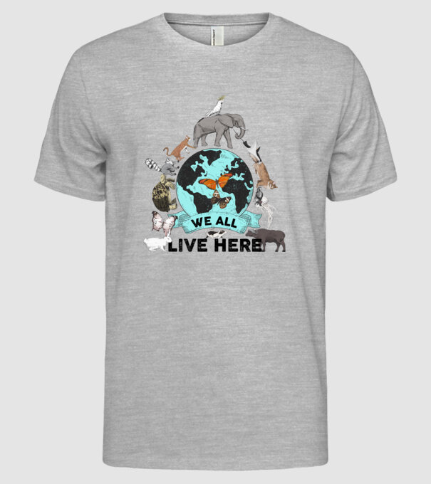 We all live here model gri pe tricou