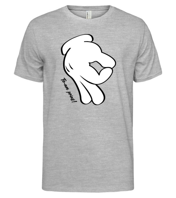  model  pe tricou