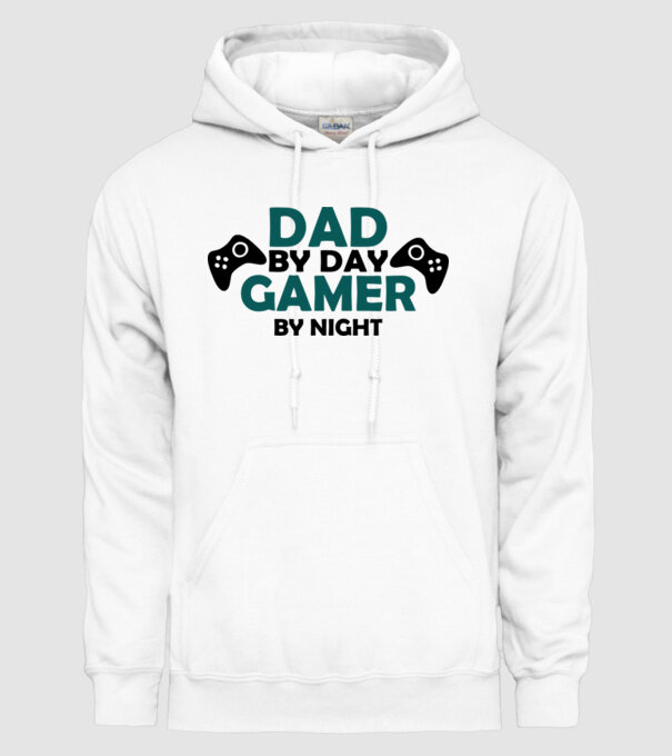 Dad by day gamer by night model alb pe tricou
