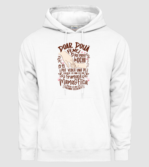doar două femei se pot privi în ochi și se pot vedea una pe cealaltă ca fiind cea mai frumoasă - mama&fiica - pentru că una este model alb pe tricou
