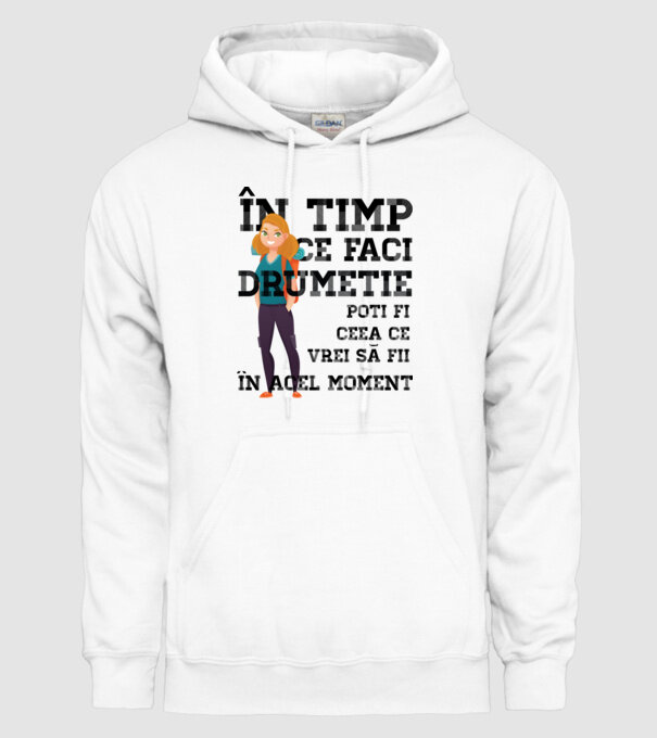 în timp ce faci drumeție poți fi ceea ce vrei să fii - în acel moment model alb pe tricou