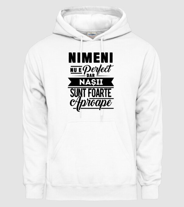 Nimeni nu e perfect, dar nașii sunt foarte aproape model alb pe tricou