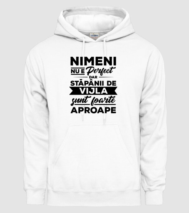 nimeni nu e perfect, dar stăpânii de vijla sunt foarte aproape model alb pe tricou