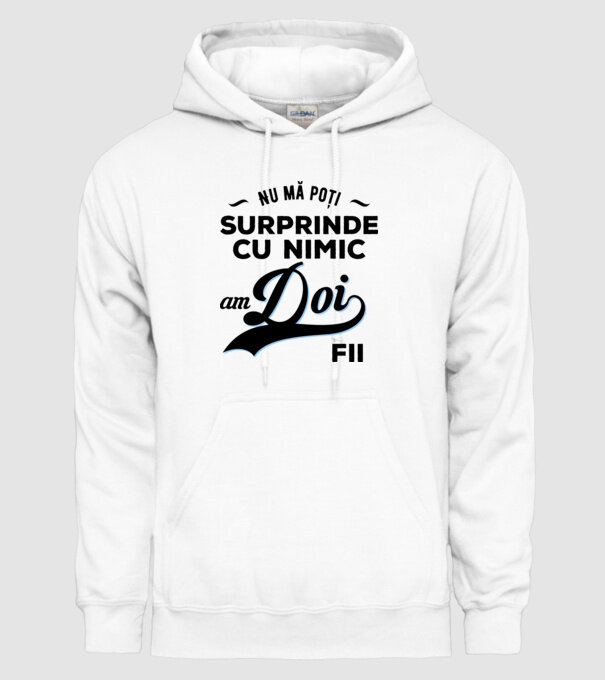 Nu mă poți surprinde cu nimic, am doi fii model alb pe tricou