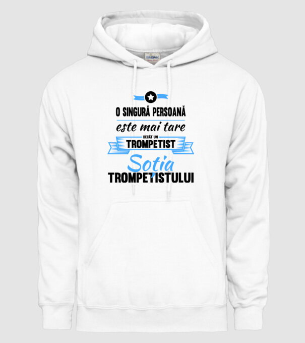 numai o persoană este mai tare decât un trompetist, soția trompetistului model alb pe tricou
