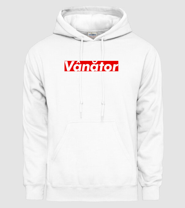 vânător model alb pe tricou