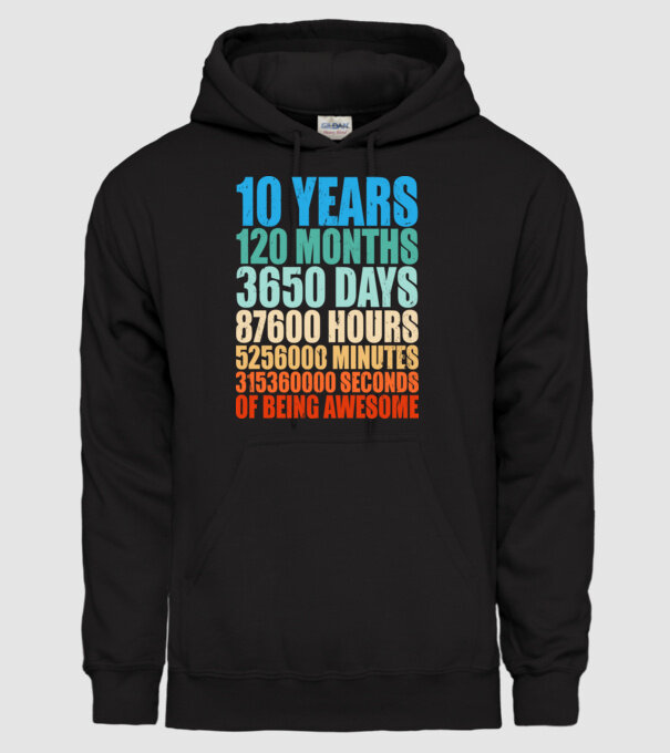 10 years of being awesome model negru pe tricou