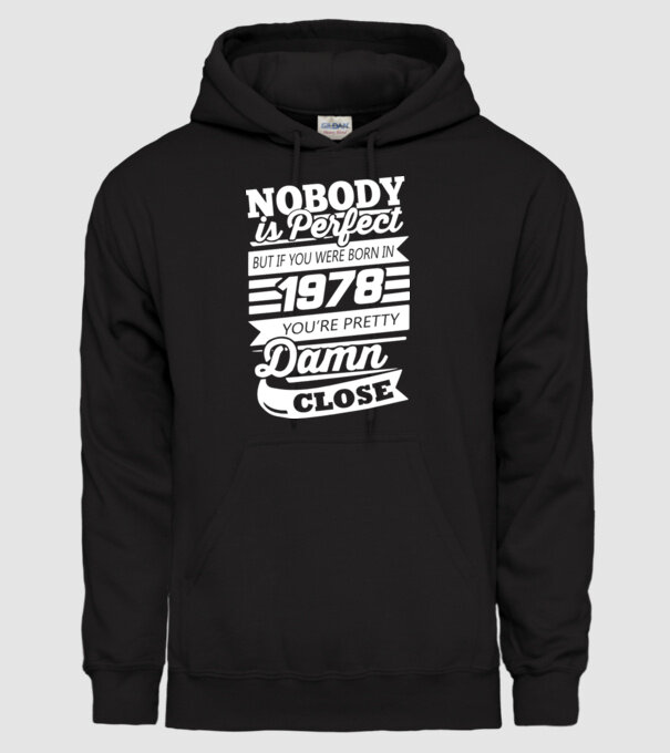 nobody is perfect 1978 model negru pe tricou