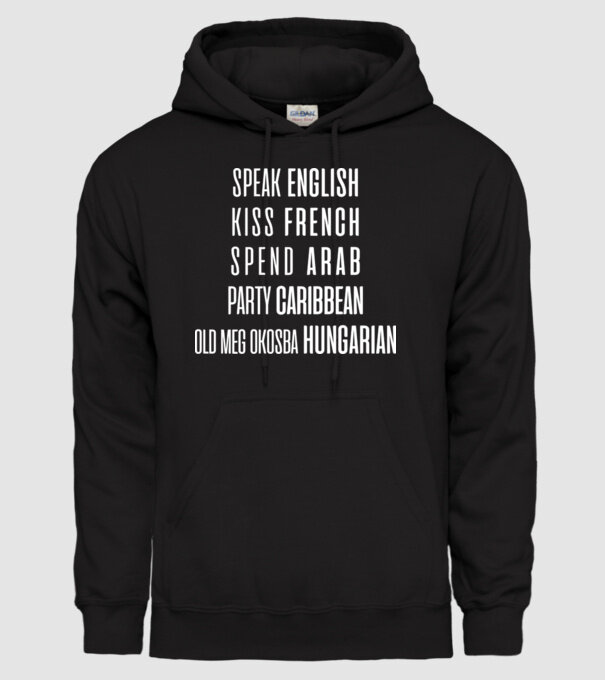 model negru pe tricou
