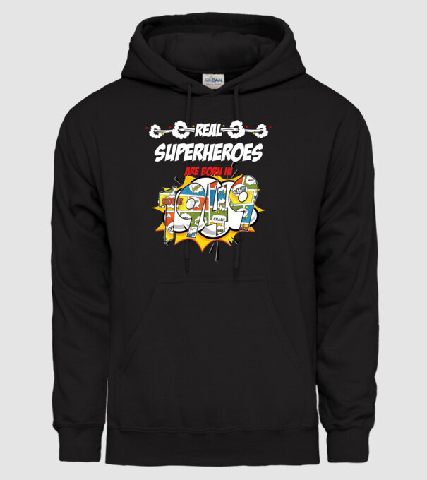 real superheroes are born in 1949 model negru pe tricou