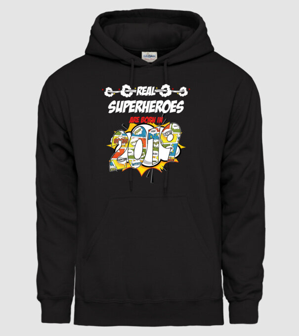 real superheroes are born in 2019 model negru pe tricou