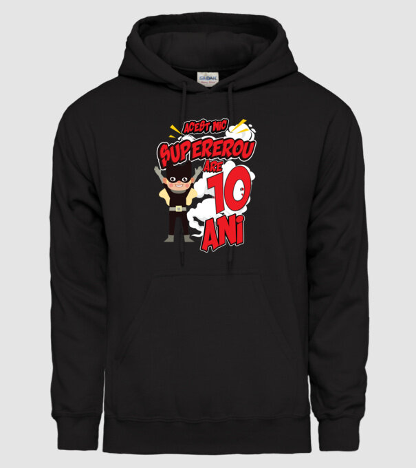 Acest mic supererou are 10 ani model negru pe tricou