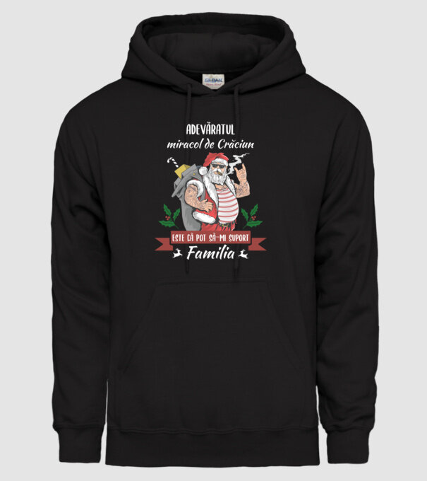 adevăratul miracol de Crăciun este că pot să-mi suport familia model negru pe tricou