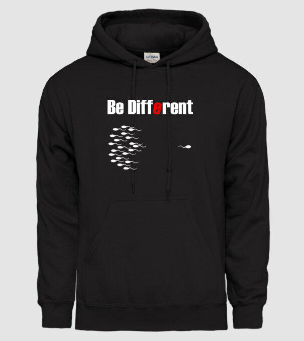Be Different model negru pe tricou