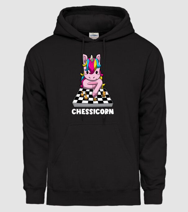 Chessicorn model negru pe tricou