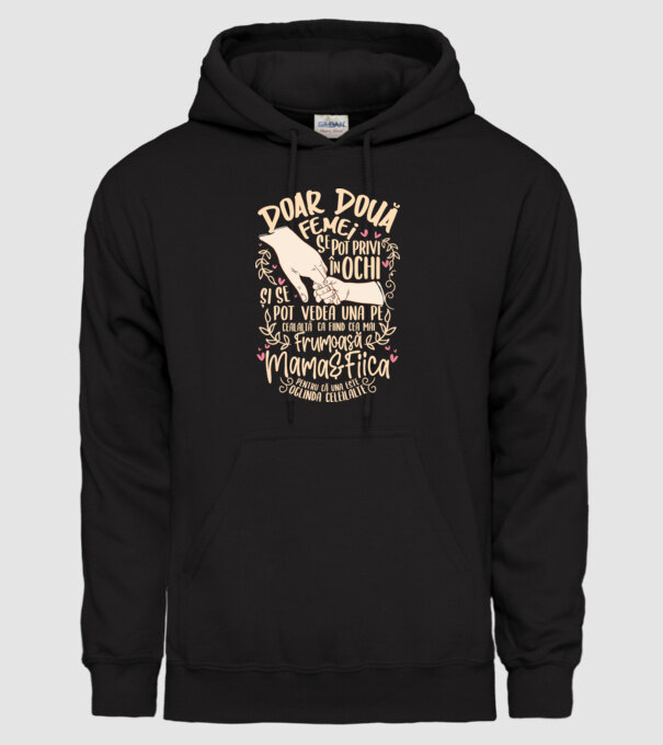 doar două femei se pot privi în ochi și se pot vedea una pe cealaltă ca fiind cea mai frumoasă - mama&fiica - pentru că una este model negru pe tricou