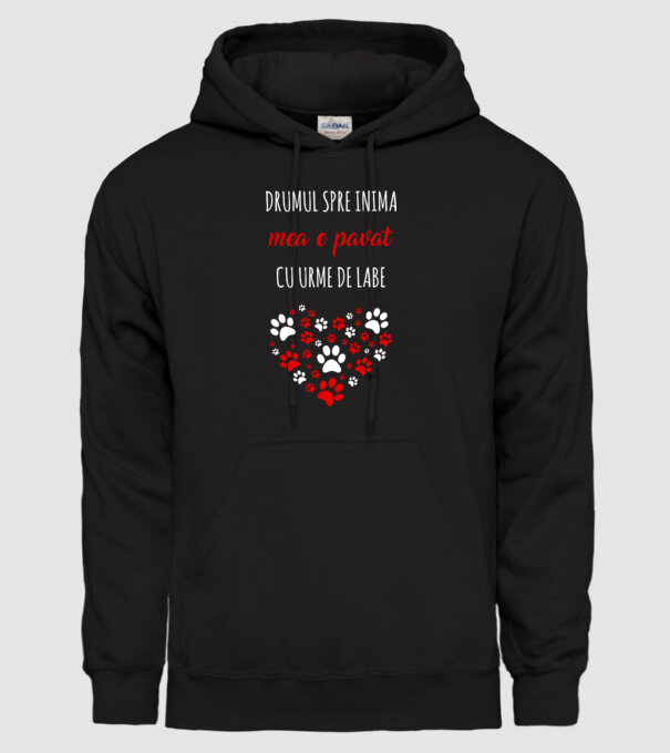Drumul spre inima mea e pavat cu urme de labe model negru pe tricou