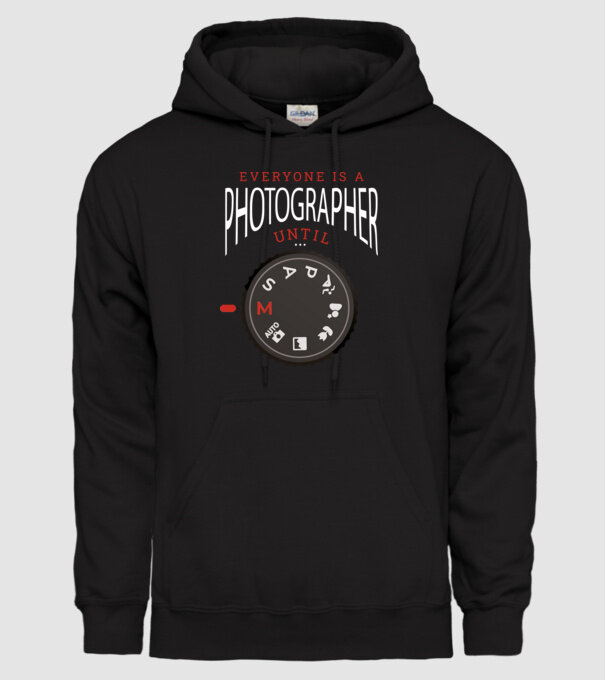 Everyone is a photographer until model negru pe tricou