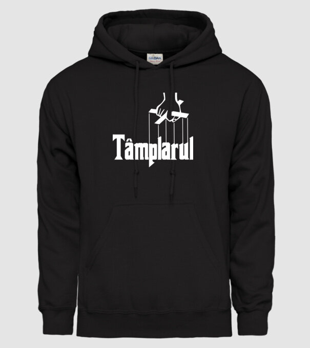 Tâmplarul model negru pe tricou