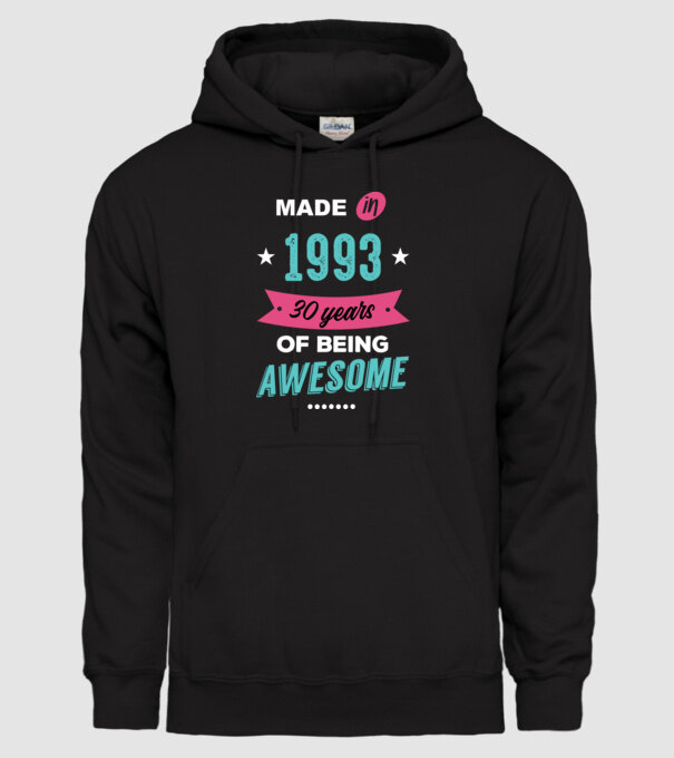 MADE IN 1993 model negru pe tricou
