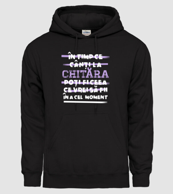 în timp ce cânți la chitară poți fi ceea ce vrei să fii - în acel moment model negru pe tricou