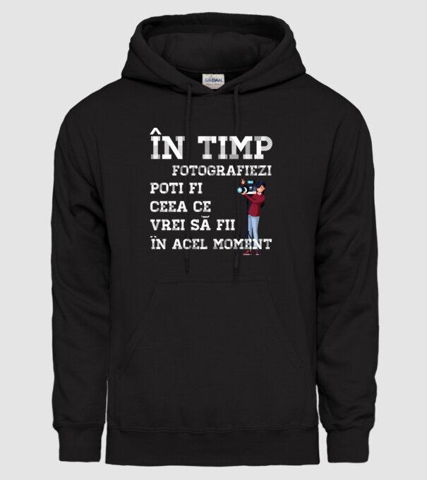 în timp ce fotografiezi poți fi ceea ce vrei să fii - în acel moment model negru pe tricou