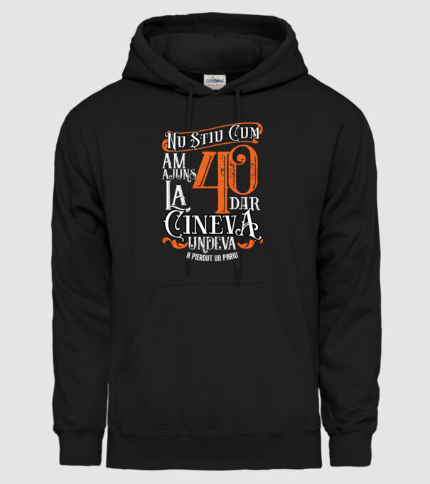Nu știu cum am ajuns la 40, dar cineva, undeva, a pierdut un pariu model negru pe tricou