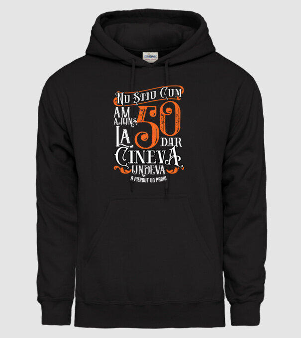Nu știu cum am ajuns la 50, dar cineva, undeva, a pierdut un pariu model negru pe tricou