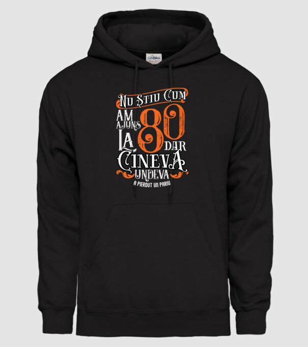 Nu știu cum am ajuns la 80, dar cineva, undeva, a pierdut un pariu model negru pe tricou