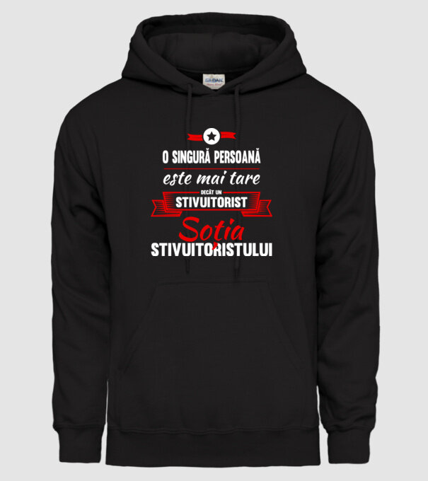 O singură persoană este mai tare decât un stivuitorist, soția stivuitoristului model negru pe tricou