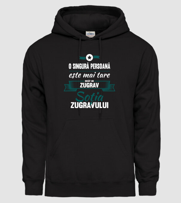 O singură persoană este mai tare decât un zugrav, soția zugravului model negru pe tricou
