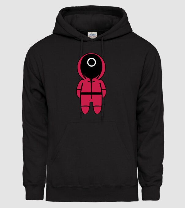squid game figure model negru pe tricou