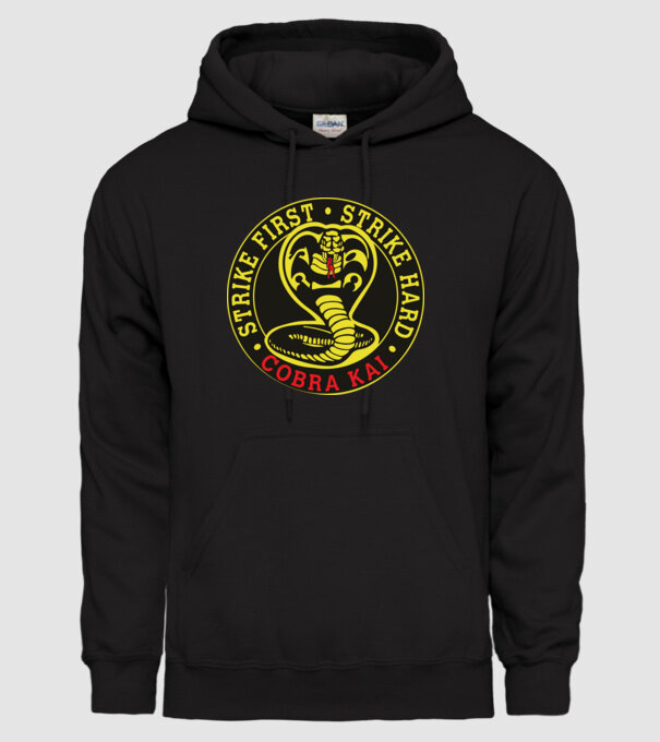 Strike first strike hard logo model negru pe tricou