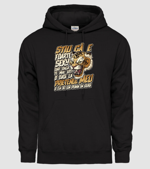 Știu că e foarte sexy, dar dacă te mai uiți o dată la prietenul meu, o să iei un pumn în gură model negru pe tricou