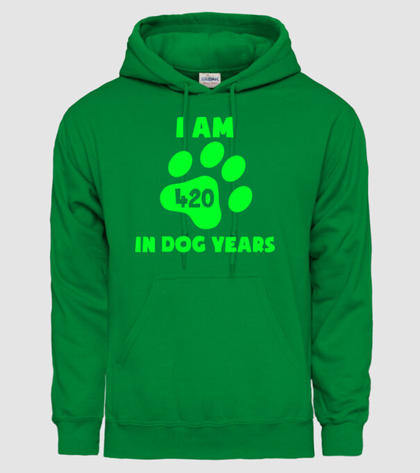 Dog Year - 420 model verde pe tricou