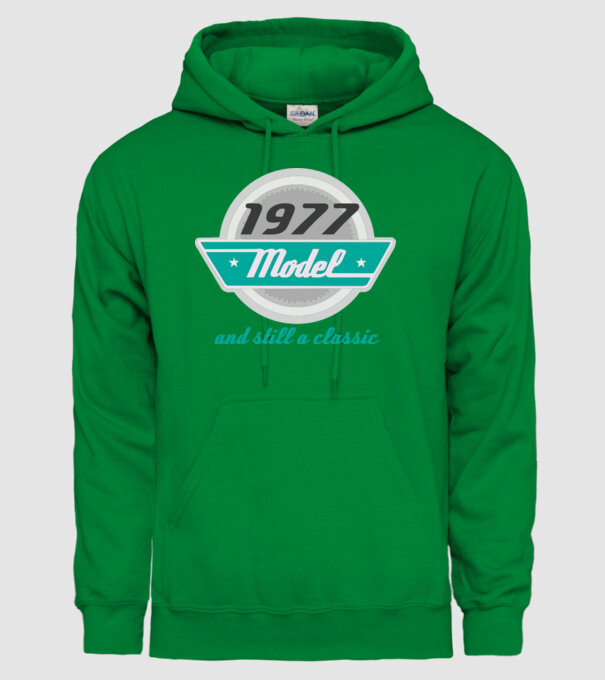 Model and still a classic - 1977 model verde pe tricou