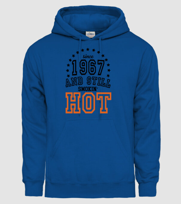 'Since and still smokin'' hot - 1967' model albastru regal pe tricou
