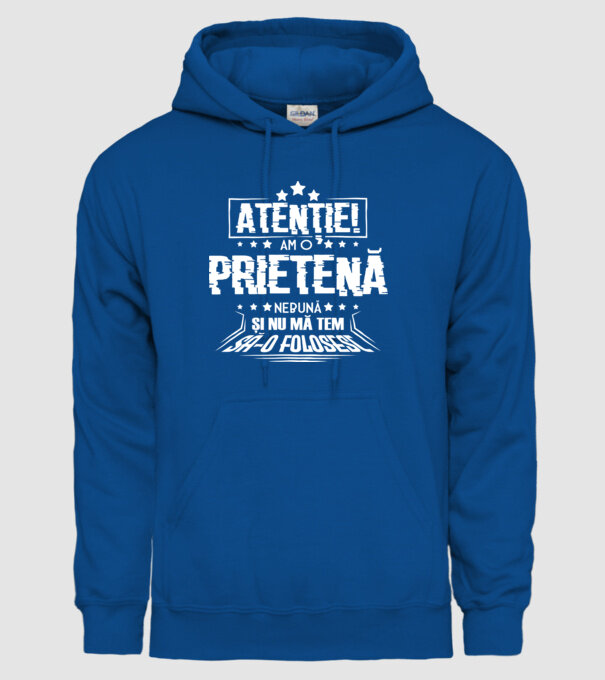 Atenție! Am o prietenă nebună și nu mă tem s-o folosesc. model albastru regal pe tricou