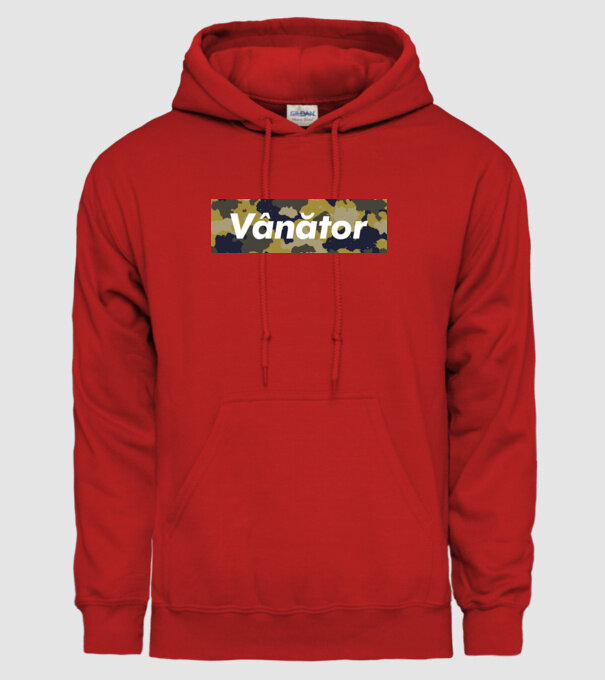 vânător model roșu pe tricou