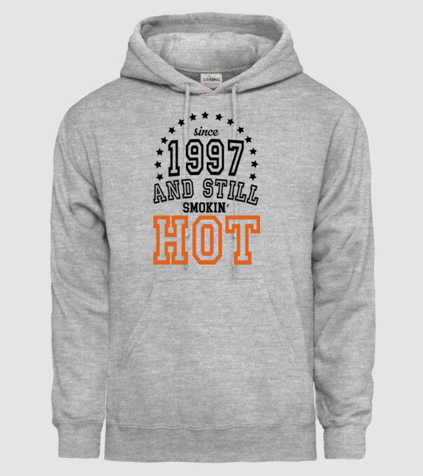 'Since and still smokin'' hot - 1997' model gri pe tricou