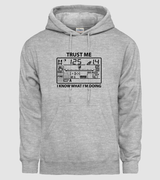 Trust me i'm a photographer model gri pe tricou