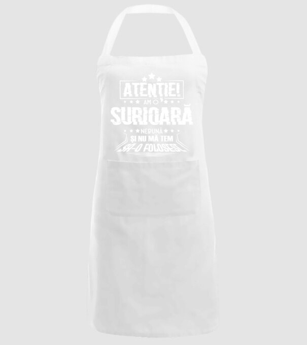 Atenție! Am o surioară nebună și nu mă tem să o folosesc. model alb pe tricou