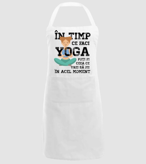 în timp ce faci yoga poți fi ceea ce vrei să fii - în acel moment model alb pe tricou