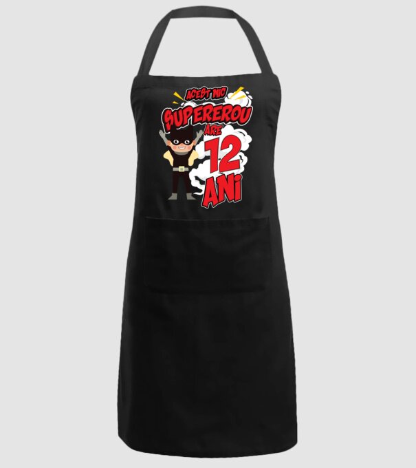 Acest mic supererou are 12 ani model negru pe tricou